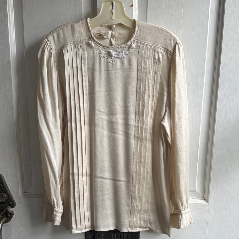 ESCADA WHITE LABEL MADE IN GERMANY 100% SILK CREAM PLEATED BLOUSE SIZE 38 MEDIUM